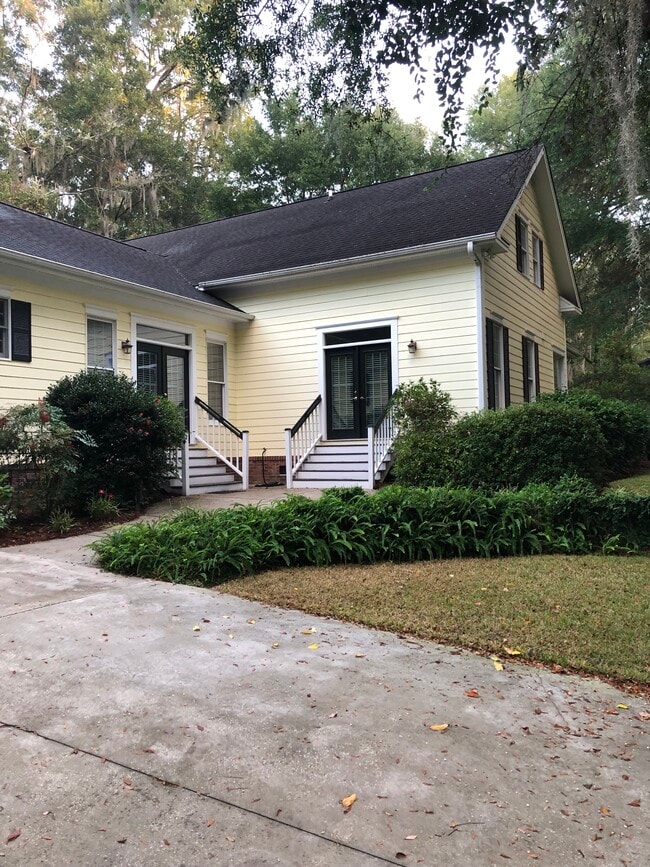 Building Photo - 15 Morven Ln