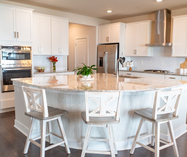 Foto del edificio - Luxury 3B/3.5B Townhome with Finished Base...