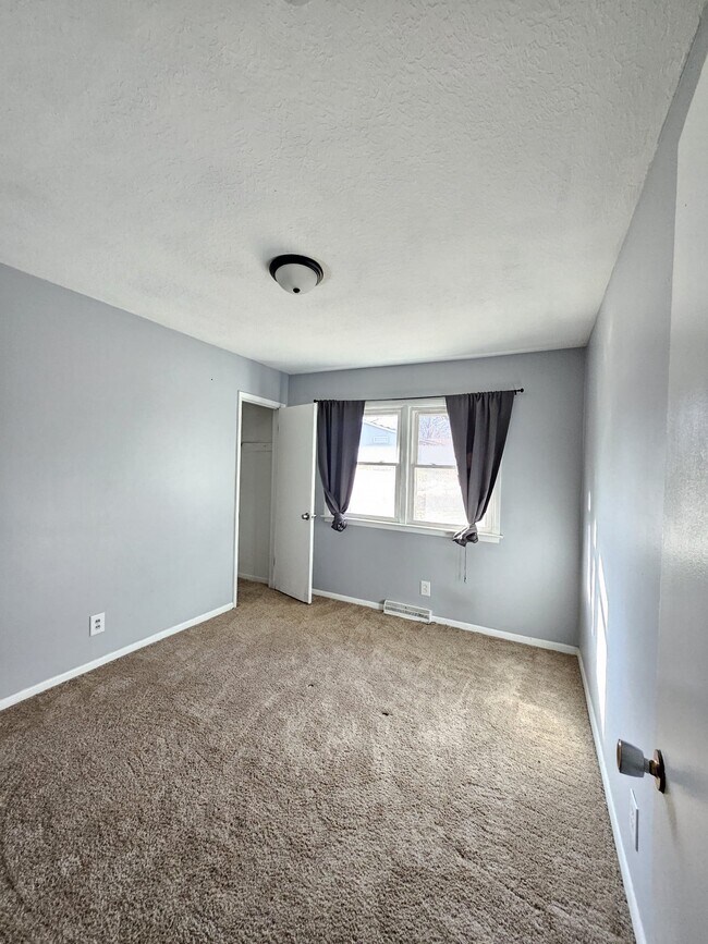 Building Photo - 3903 Oakshire Rd