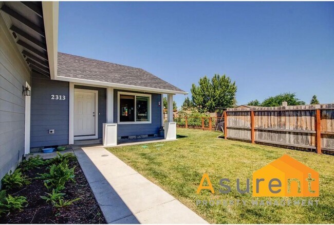 Foto del edificio - Great 3 Bed 2 Bath Medford Home Available Soon!