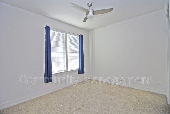 Building Photo - 333 E Boyd Dr