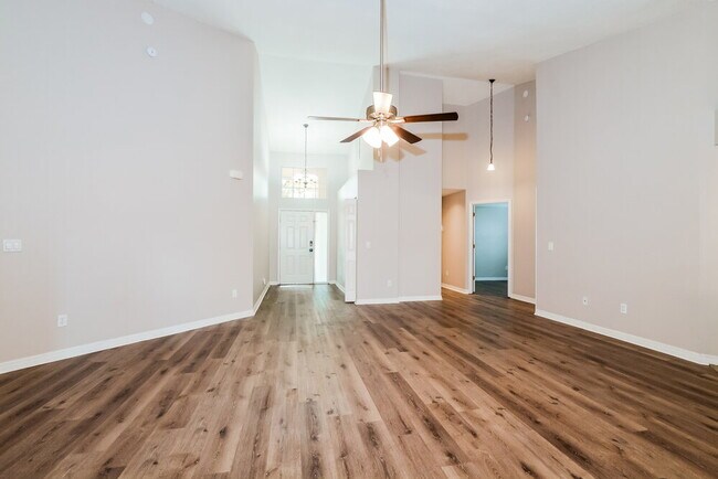 Foto del edificio - 354 Morning Creek Cir