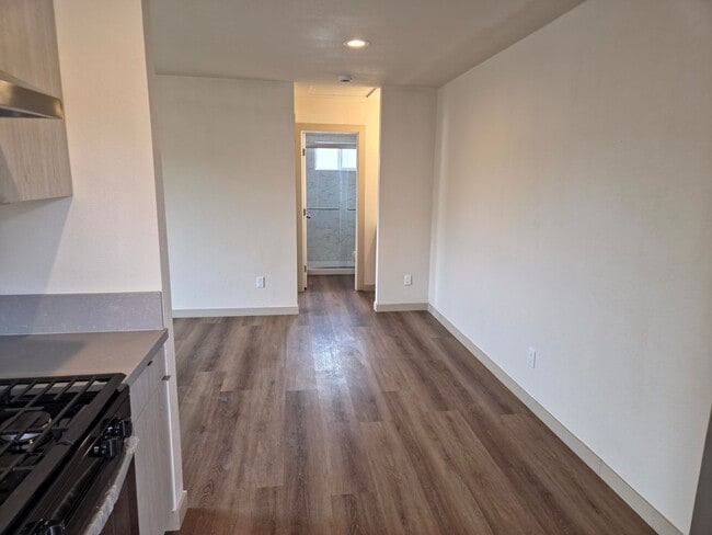 Building Photo - 1805 James Pl