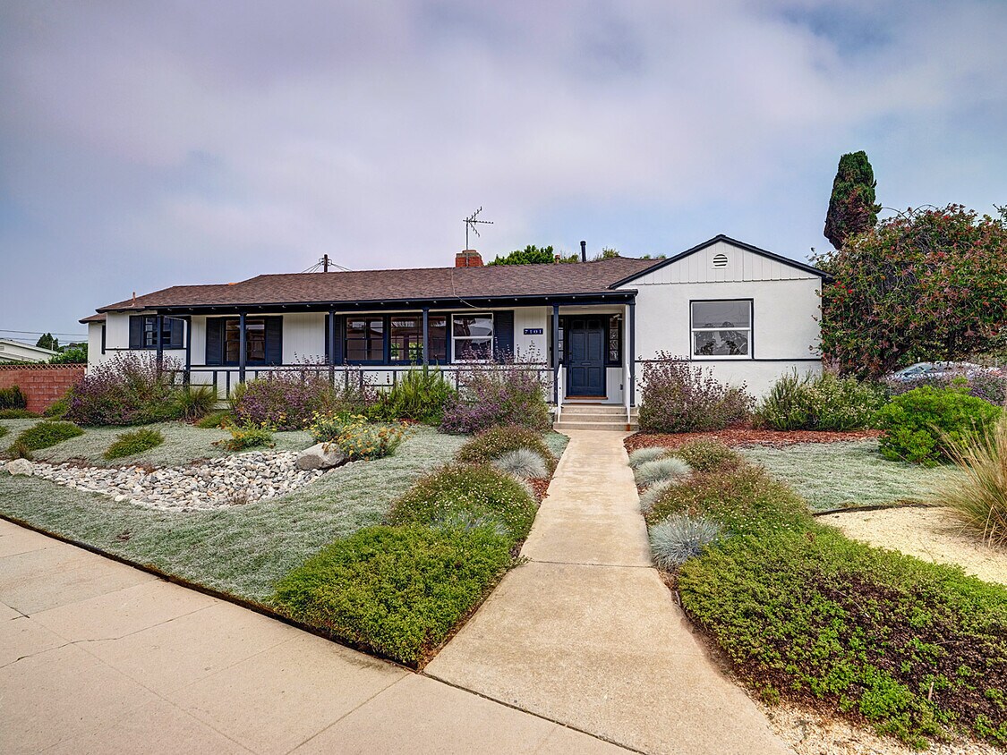 Foto principal - 7101 W 85th St