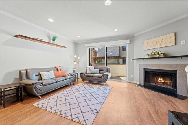 Desirable location! Move-In Ready! - Desirable location! Move-In Ready! House