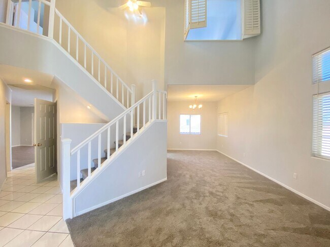 Foto del edificio - FANTASTIC SINGLE-FAMILY HOUSE WITH 4 BEDROOMS