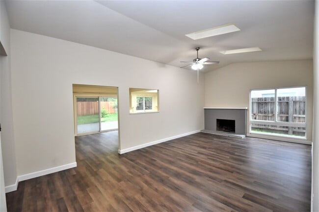 Building Photo - 3324 Lillard Dr