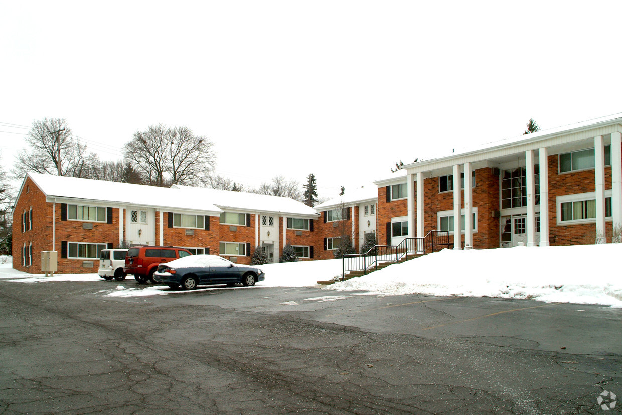 Fairbrook Condos Apartments in Northville, MI