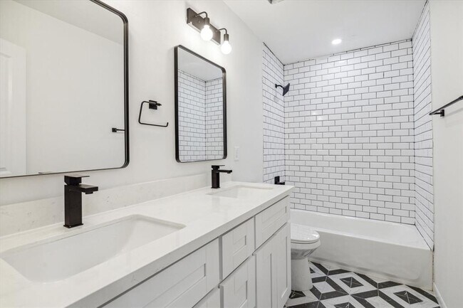 Foto del edificio - 306 E 40th 1/2 St