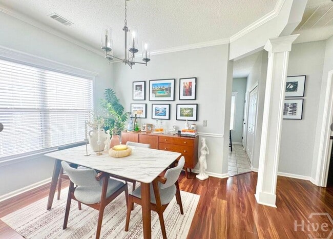 Building Photo - Beautifully designed end unit townhome Available 1/6/26