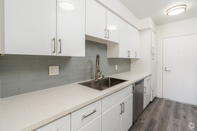 1BR, 1BA - 864SF - Kitchen - Mila Sherman Oaks