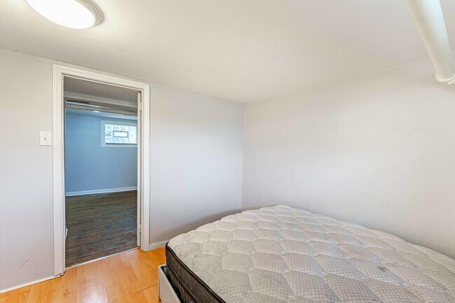 Foto del edificio - 5510 W Barry Ave