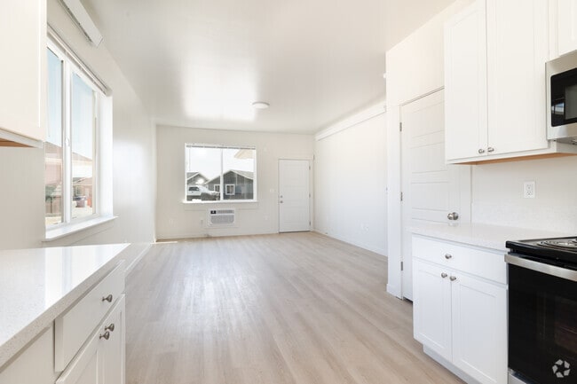 1BR, 1BA - 702SF - Kitchen / Living Room - Twin Falls Harrison