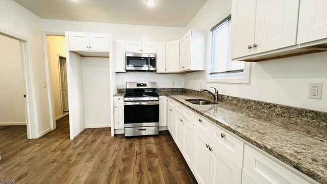 Photo - 473 Grove St Apartment