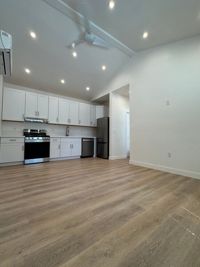 Foto del edificio - 4214 W Broadway
