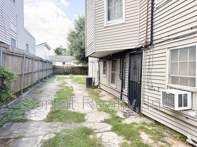 Building Photo - 1621 Crete St