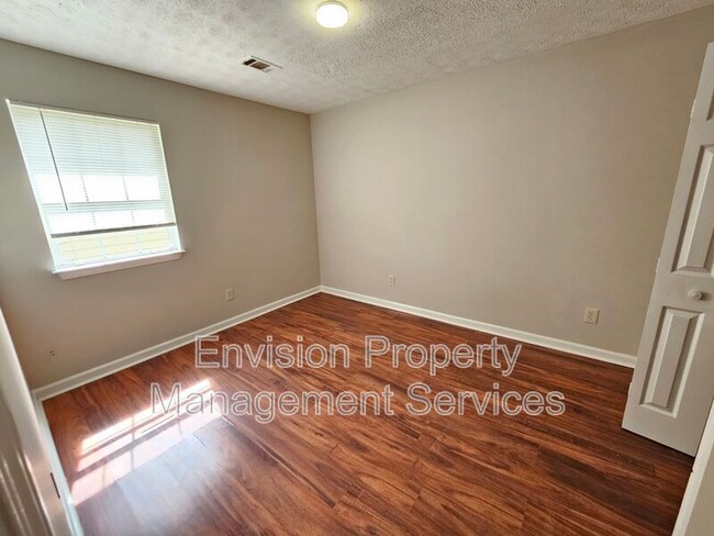 Building Photo - 140 Crystal Brook