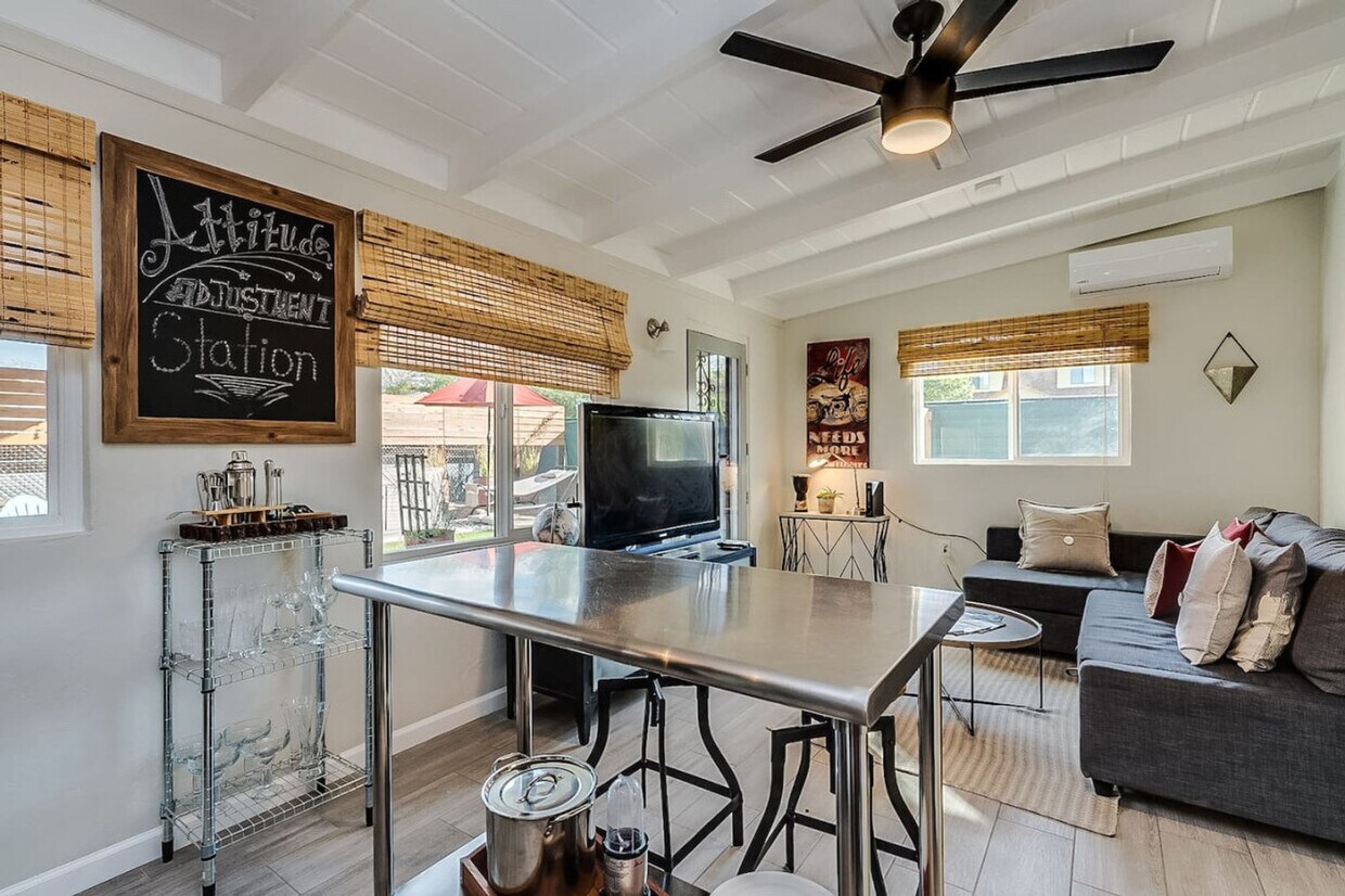 Foto principal - 2531 E Spring St
