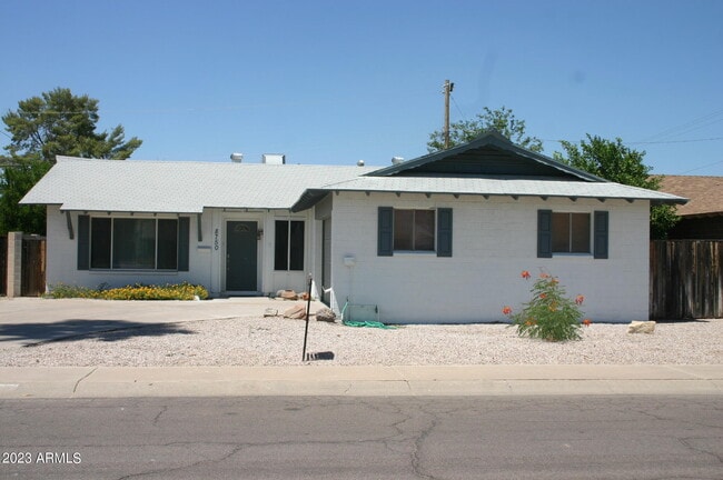 Building Photo - 8750 E Plaza Ave