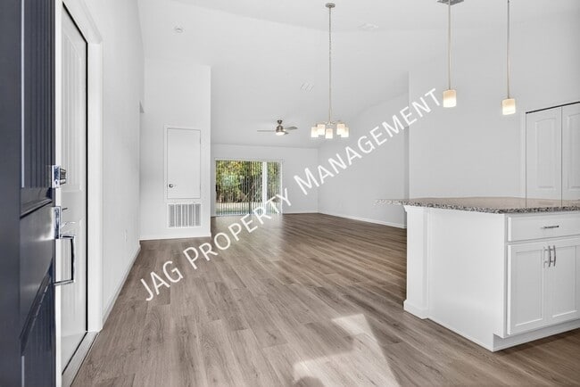 Foto del edificio - 615 Chaloupe St SE