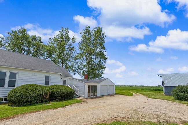 Foto del edificio - 3 Bedroom, 1 Bathroom Rural Home for Rent – Farmer City, IL-INTERIOR PHOTOS COMING SOON!