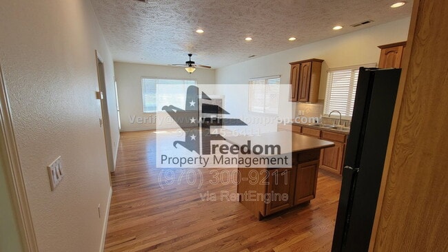 Foto del edificio - 555 Garden Grove Ct