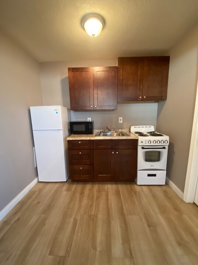 Building Photo - 423 Kickapoo St