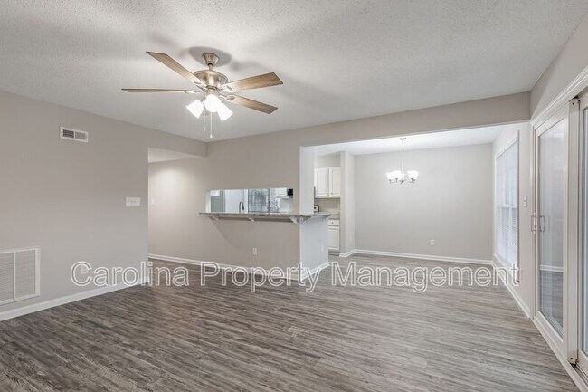 Foto del edificio - 5867 Harris Grove Ln