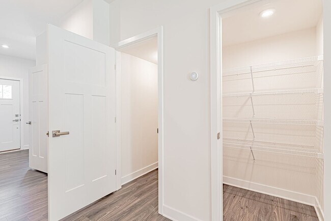 Foto del edificio - Townhome in Great Location near Whole Foods!