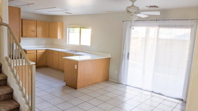 Foto del edificio - 8885 E Gail Rd