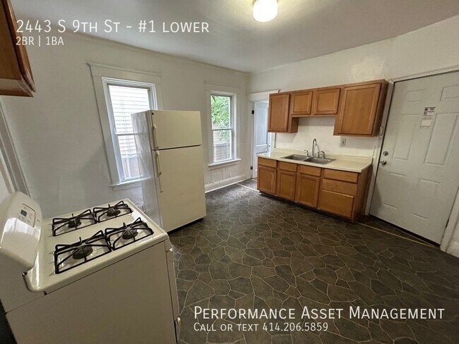 Foto del edificio - South Side 2 bed lower unit!