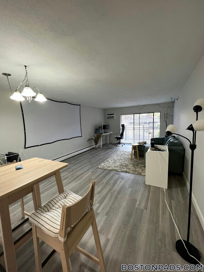 Foto del edificio - 24 Whites Ave