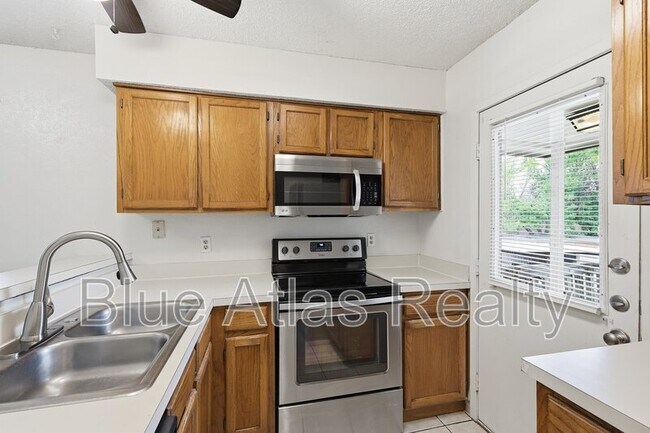 Building Photo - 610 Lillard Rd