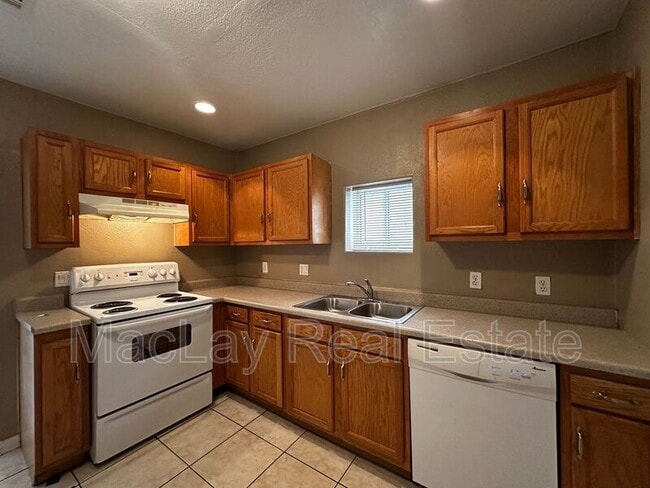 Building Photo - 513 W Pima St