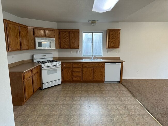 Building Photo - 1724 E Country Ct