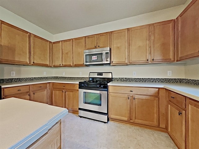 Building Photo - 811 Slope Creek Way