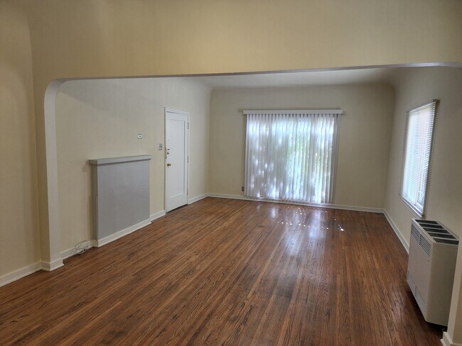 Building Photo - 1225 Stearns Dr
