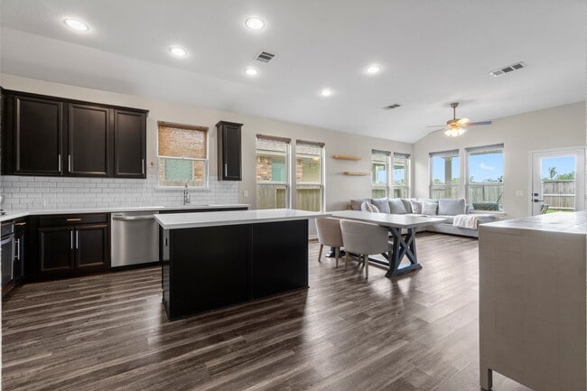 Building Photo - 24502 Royal Pike Dr