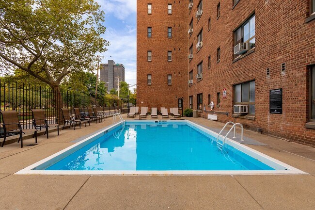 Piscina - Washington Place Apartments