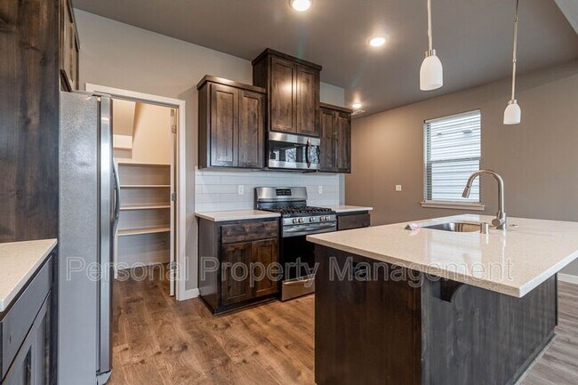 Building Photo - 4313 NE 87th St