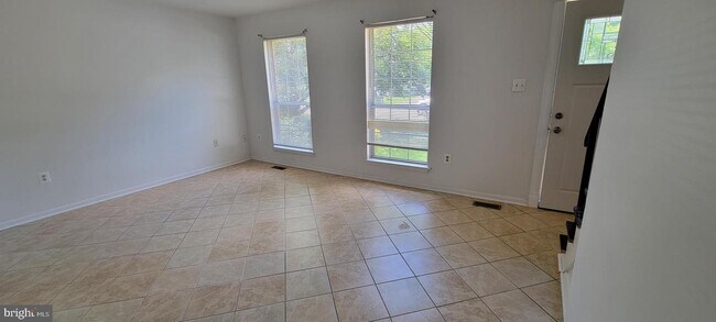 Foto del edificio - 5565 Riverton Ct