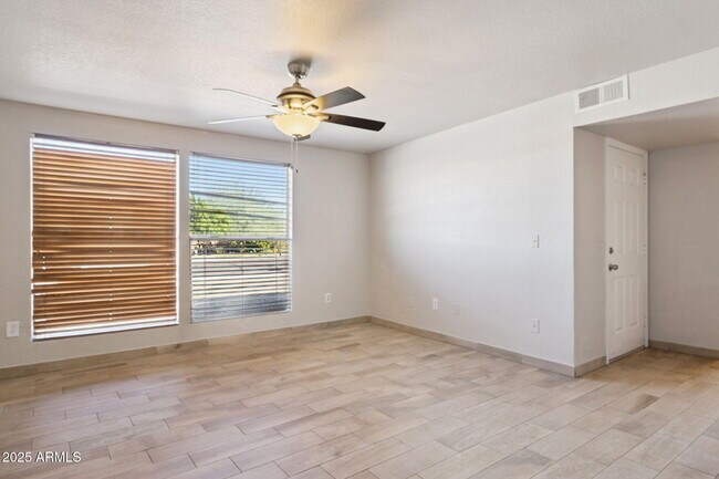 Foto del edificio - 6447 Covina Rd