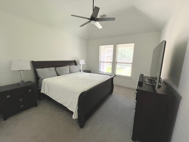 Building Photo - 3952 Oak Creek Cir