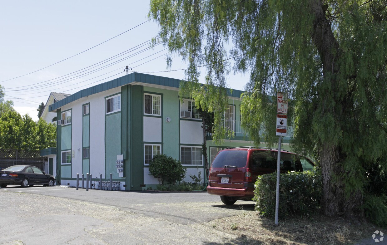 Foto del edificio - 1004 W 3rd St