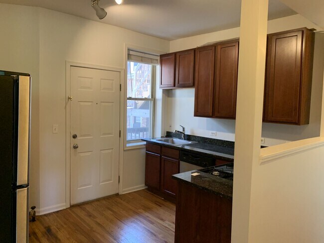 Foto del edificio - 1943 W Chase Ave