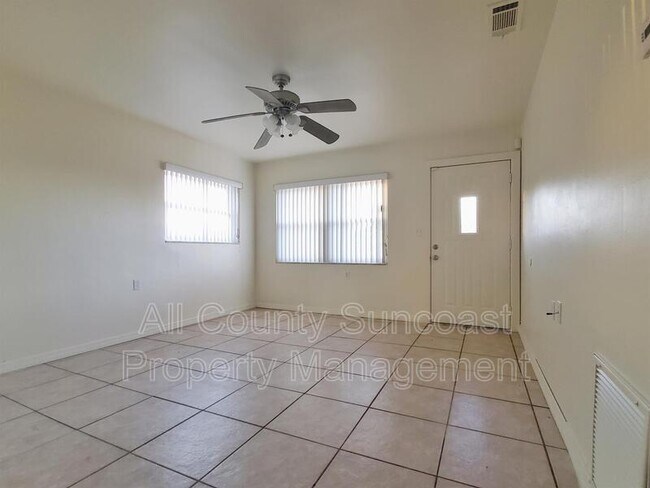 Foto del edificio - 743 90th Ave N