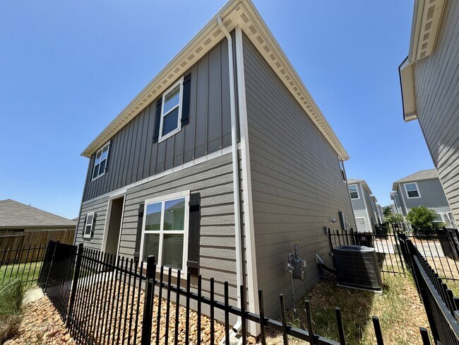 Building Photo - 10818 Emerick St