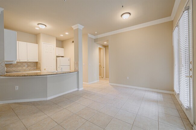 Building Photo - 2400 McCue Rd