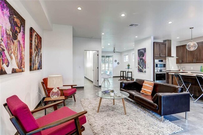Foto del edificio - 5605 William Holland Ave