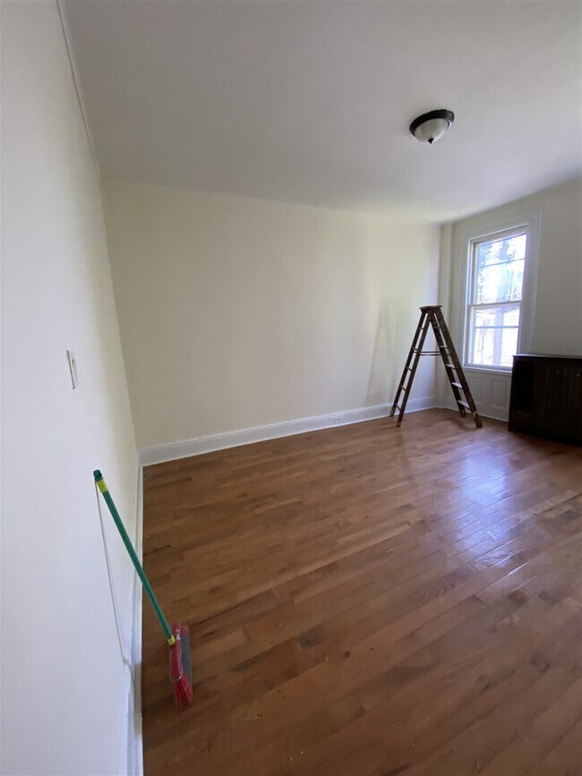 Building Photo - 115 Sherman Pl